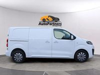 Begagnad Citroën Jumpy 123 HK (90 kW) 2016 Vit Minibuss
