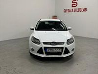 Begagnad Ford Focus Titanium 125 HK (91 kW) 2014 Vit Halvkombi
