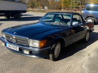 Begagnad Mercedes SL300 180 HK (132 kW) 1986 Mörkblå
