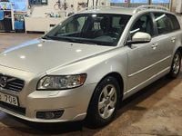 Begagnad Volvo V50 Momentum 116 HK (85 kW) 2011 Ljusgrå Kombi