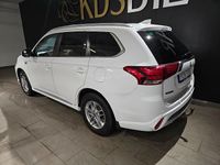 Begagnad Mitsubishi Outlander P-HEV 121 HK (88 kW) 2015 Vit SUV