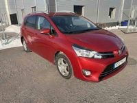 Begagnad Toyota Verso 2014 Röd Minibuss