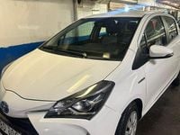 Begagnad Toyota Yaris Hybrid 101 HK (74 kW) 2019