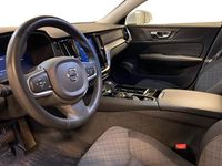 Begagnad Volvo V60 Core 355 HK (261 kW) 2023 Vit Kombi