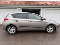 Begagnad Toyota Auris 132 HK (97 kW) 2015 Brunmetallic
