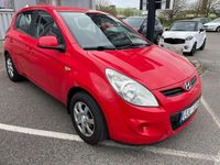 Begagnad Hyundai i20 Select 78 HK (57 kW) 2012 Röd Halvkombi