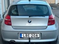 begagnad BMW 120 i 3-dörrars Advantage Euro 4, Taklucka, Ny servad 2007, Personbil