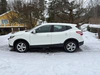Begagnad Nissan Qashqai 115 HK (84 kW) 2016 Nissans vita går lite mot creme/pärlvit SUV