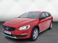 Begagnad Volvo V60 CC Momentum 245 HK (180 kW) 2017 Röd Kombi