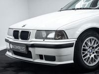 Begagnad BMW 325 192 HK (141 kW) 1994 Vit Sedan