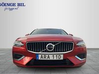 Begagnad Volvo V60 Core 355 HK (261 kW) 2023 Röd Kombi