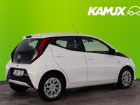 Begagnad Toyota Aygo X-play 72 HK (52 kW) 2020 Vit Halvkombi