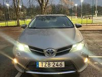 Begagnad Toyota Auris Hybrid 136 HK (100 kW) 2014 Halvkombi