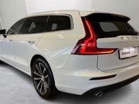 begagnad Volvo V60 B3 Bensin Momentum Advanced, Navigation PRO, Klimatpaket, Parkeringssupport, Förarstöd, Dragkrok Halvautomatisk 2021, Kombi