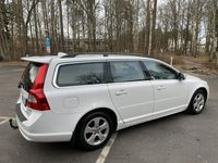 begagnad Volvo V70 2.4D Momentum 175hk * NY BESIKTAD-SKINN-DRAGKROK *