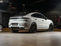 Begagnad Porsche Cayenne Turbo E-Hybrid 738 HK (542 kW) 2024 Grå SUV
