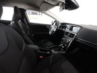 Begagnad Volvo V40 Momentum 150 HK (110 kW) 2017 Grå Kombi