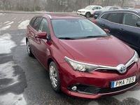Begagnad Toyota Auris Touring Sports Comfort 136 HK (100 kW) 2017 Röd Kombi