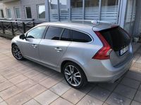 begagnad Volvo V60 D6 Plug-in Hybrid AWD Geartronic Summum Euro 5