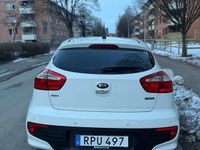 Begagnad Kia Rio 84 HK (61 kW) 2015 Vit