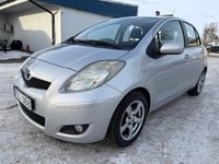 Begagnad Toyota Yaris 99 HK (72 kW) 2011 Silver Halvkombi