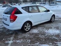 Begagnad Kia Ceed Sportswagon 115 HK (84 kW) 2010 Vit Kombi