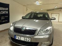 Begagnad Skoda Octavia Elegance 122 HK (89 kW) 2010 Brun Kombi