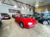 Begagnad VW Golf IV Trendline 101 HK (74 kW) 1998 Röd Halvkombi