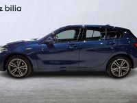 Begagnad BMW 118 Sport Line 136 HK (100 kW) 2022 Blå Halvkombi