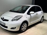 Begagnad Toyota Yaris 101 HK (74 kW) 2010 Vit Halvkombi