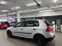 Begagnad VW Golf IV Trendline 116 HK (85 kW) 2005 Silver Halvkombi