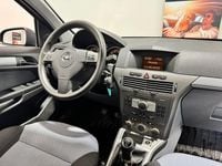 Begagnad Opel Astra 105 HK (77 kW) 2005 Svart Kombi