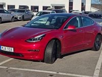 Begagnad Tesla Model 3 Long Range AWD 323 kW (440 HK) 2019 Nylackerad framskärmar och främre stötfångare. Sedan