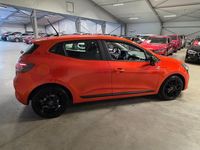 Begagnad Renault Clio V Evolution 143 HK (105 kW) 2023 Orange Halvkombi