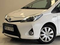 Begagnad Toyota Yaris Hybrid Active 101 HK (74 kW) 2013 Vit Halvkombi