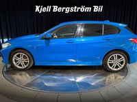 Begagnad BMW 118 Shadowline 136 HK (100 kW) 2022 Blå metallic Halvkombi