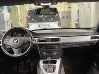 begagnad BMW 320 d xDrive Touring M-sport LCI