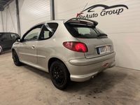 begagnad Peugeot 206 3-dörrar 2.0 GTi skinn/alcantara Ny-framruta 136