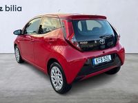 Begagnad Toyota Aygo X-play 72 HK (52 kW) 2021 Röd Halvkombi