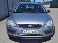 Begagnad Ford Focus 116 HK (85 kW) 2005 Silver Kombi