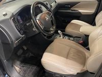 Begagnad Mitsubishi Outlander 203 HK (149 kW) 2014 Perl black SUV
