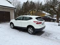 Begagnad Nissan Qashqai 115 HK (84 kW) 2016 Nissans vita går lite mot creme/pärlvit SUV