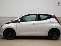 Begagnad Toyota Aygo X-play 72 HK (52 kW) 2019 Silver Halvkombi