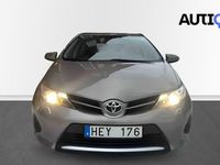 Begagnad Toyota Auris Multidrive S 132 HK (97 kW) 2013 Brun Halvkombi