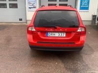 Begagnad Volvo V70 Standard 145 HK (106 kW) 2008 Röd Kombi