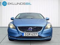 Begagnad Volvo V40 Momentum 190 HK (139 kW) 2014 Power blue metallic Halvkombi