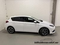 Begagnad Toyota Auris Active 116 HK (85 kW) 2016 Pure white Halvkombi