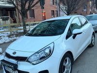 Begagnad Kia Rio 84 HK (61 kW) 2015 Vit