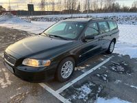 Begagnad Volvo V70 140 HK (102 kW) 2005 Grön metallic Kombi