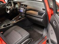 Begagnad Nissan Leaf Acenta 110 kW (150 HK) 2022 Röd Halvkombi